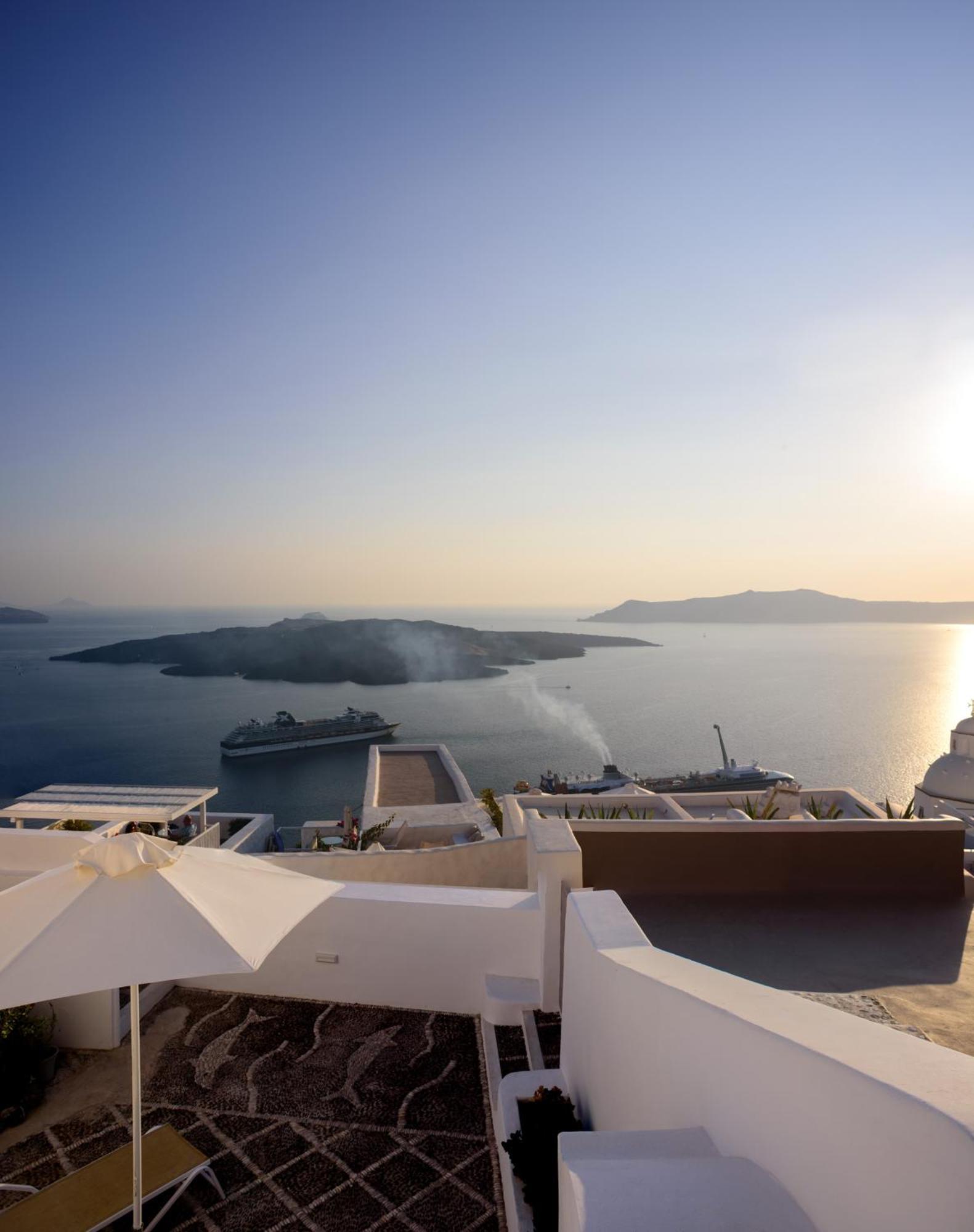 Anemos Family Suites Fira  Exterior photo